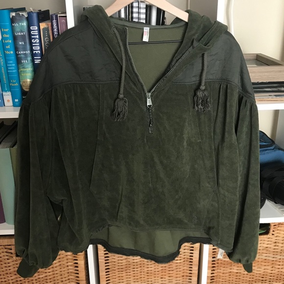 NWOT FREE PEOPLE MOVEMENT LET IT GO CROPPED HOODIE - Picture 4 of 5